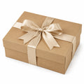 Boîte cadeau 30 x 20 x 10 cm en carton kraft beige avec ruban satiné décoratif