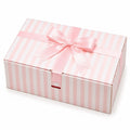 Boîte cadeau 30 x 20 x 10 cm en carton rose et blanc à rayures avec nœud décoratif